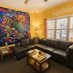 Hi - Madison Hostel