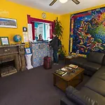 Hi - Madison Hostel