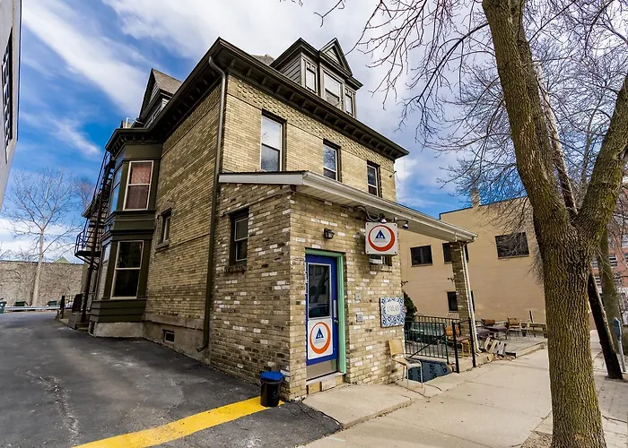 Hi - Madison Hostel